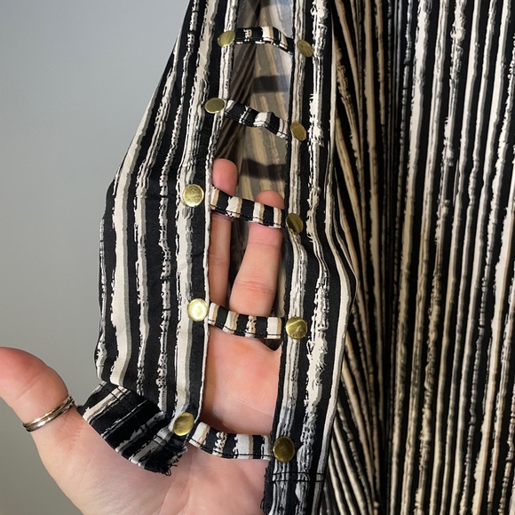 Robert Louis Tunic Slit Arms Size L Top Gold Accents Easy Care Black Brown - Picture 3 of 7